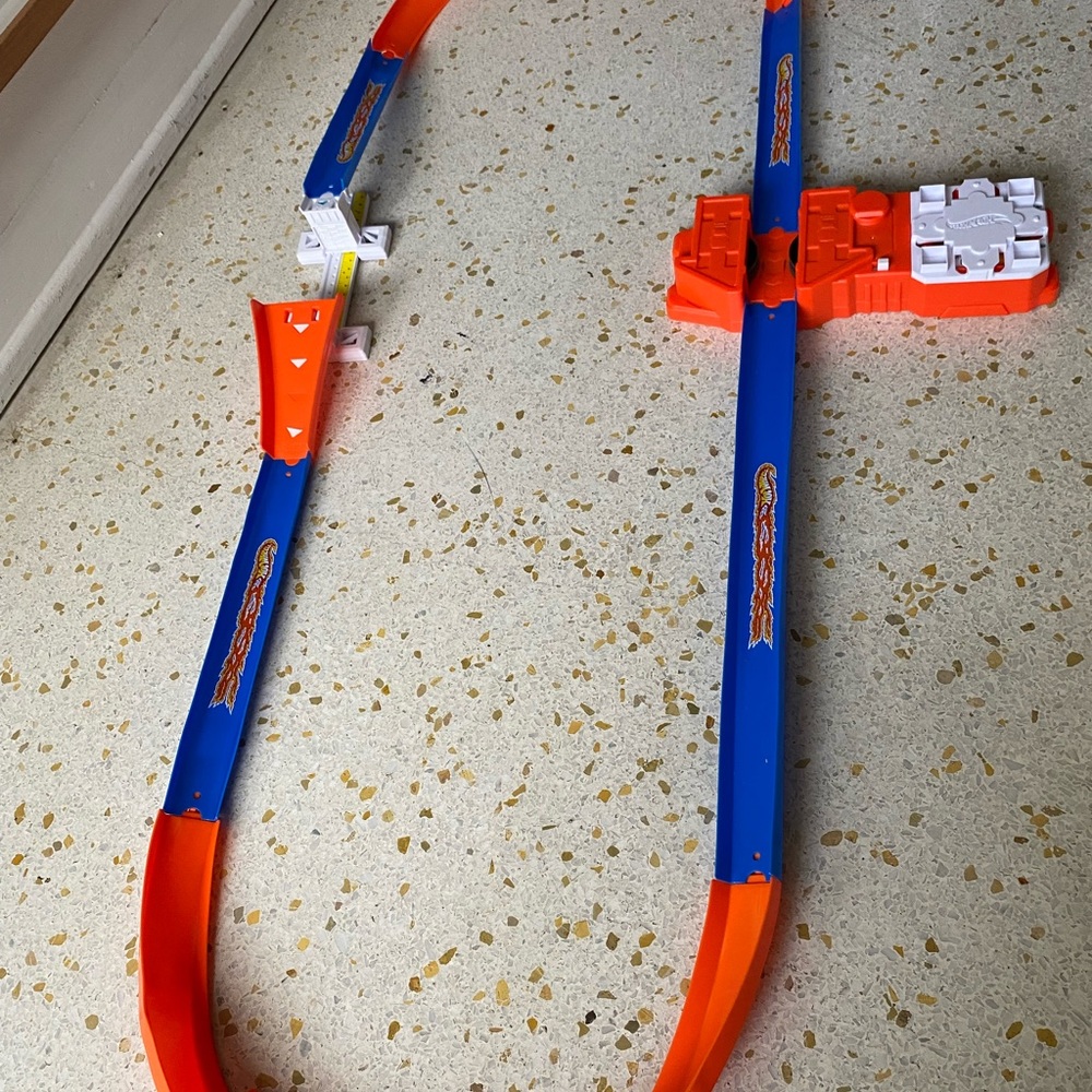 Hot wheels fly custom hot curves track